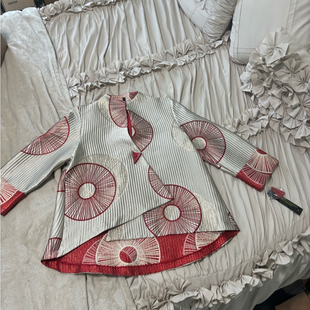 IC COLLECTION Red and White Patterned Blouse